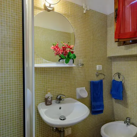 1 Bedroom Awesome In Holiday home *