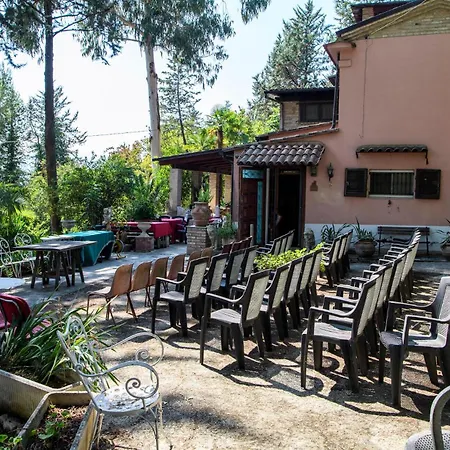 1 Bedroom Awesome In Prázdninový dům Monsampolo Del Tronto